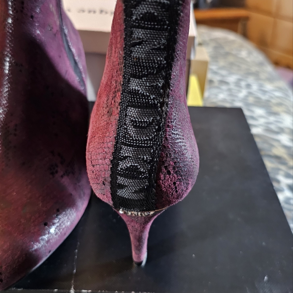 Shoes - Picture 6 of 8